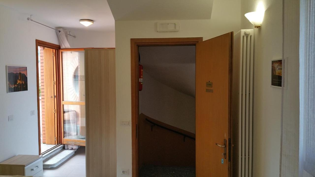 Ostello Casa Emmaus Maccagno Eksteriør bilde